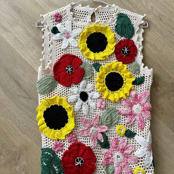 Crochet Vest / Sweater with Flowers - Picture 2 of 6